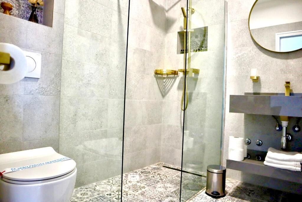 Superior Apartment, City View | Bathroom | Slippers
