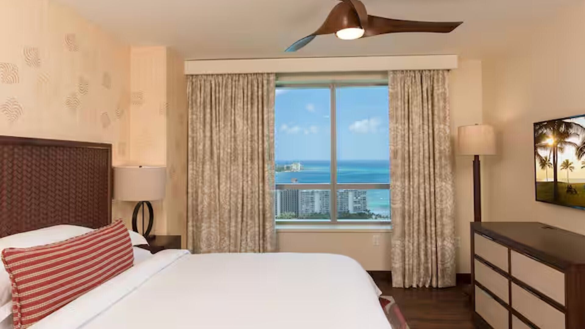 1 Bedroom Premier- Ocean View At The Grand Islander By Hgv:  A Slice Of Paradise - Honolulu, HI
