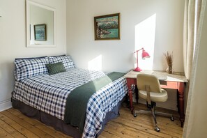 Iron/ironing board, Internet, bed sheets - Perfect suite for Quebec City visit - wth easy parking (Québec)