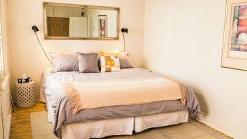 2 bedrooms, iron/ironing board, WiFi (free), bed sheets