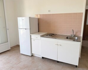 Private kitchen - Vrbo Property (Calcatoggio)