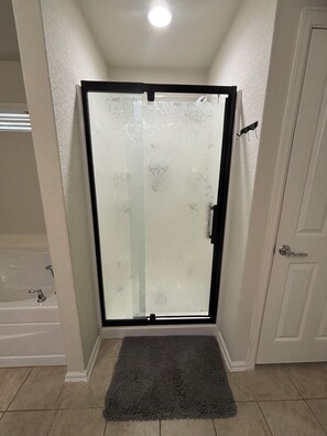 Hair dryer, towels, soap, shampoo - Cozy and Family Friendly Home near SeaWorld, Lackland AFB & Downtown (San Antonio)
