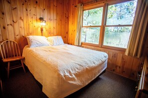 Room - The Martin Cabin at Timber Bay (Babbitt)