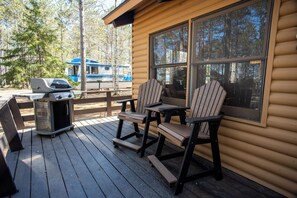 Outdoor dining - The Lynx Cabin at Timber Bay (Babbitt)