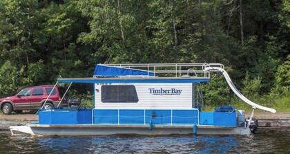 The Minnow Houseboat at Timber Bay