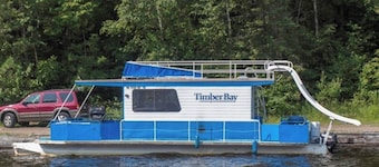 The Minnow Houseboat at Timber Bay
