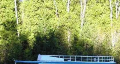The Turtle Houseboat at at Timber Bay