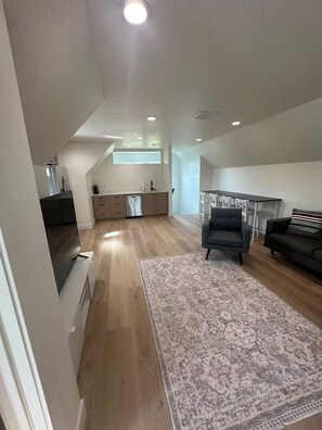 Smart TV - The Lagoon Hideaway (Farmington)