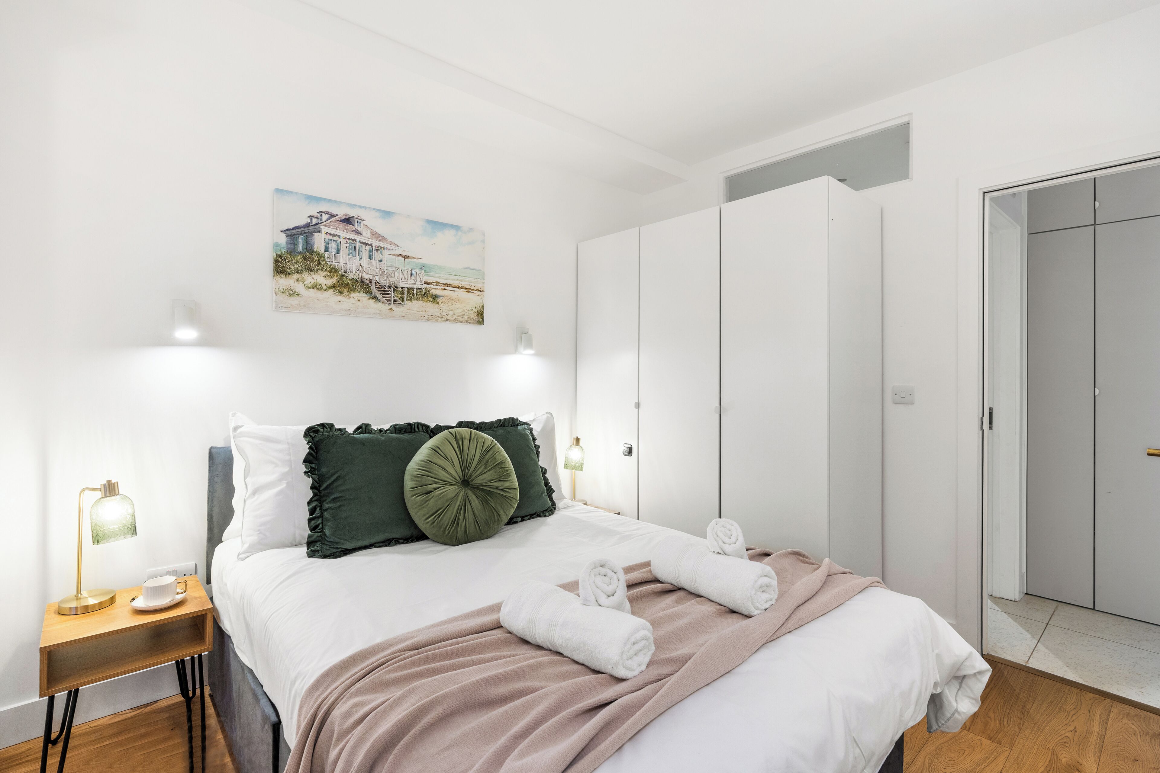 Iron/ironing board, internet, bed sheets