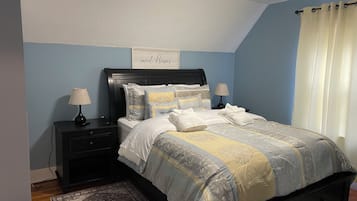 4 bedrooms, desk, iron/ironing board, travel crib