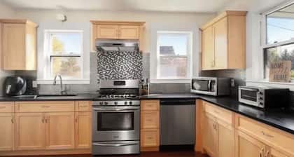 4BR Family Home • Parking • Near Boston • Gillette Stadium • FIFA World Cup