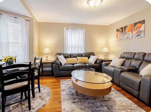 4BR Family Vacation Home • Near Boston • Gillette Stadium   • Free Parking