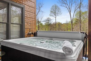 Outdoor spa tub - Best of Blue Ridge | Hot Tub |  Games | Pickleball (Blue Ridge)