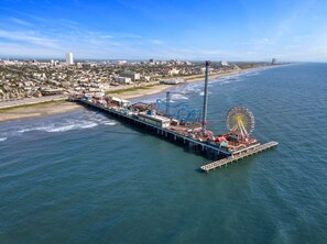 Aerial view - Sunny Shores- Close to beach/downtown/attractions! (Galveston)