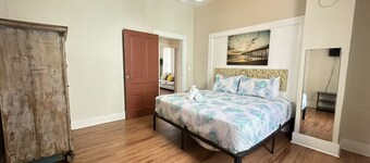 Sunny Shores- Close to beach/downtown/attractions!