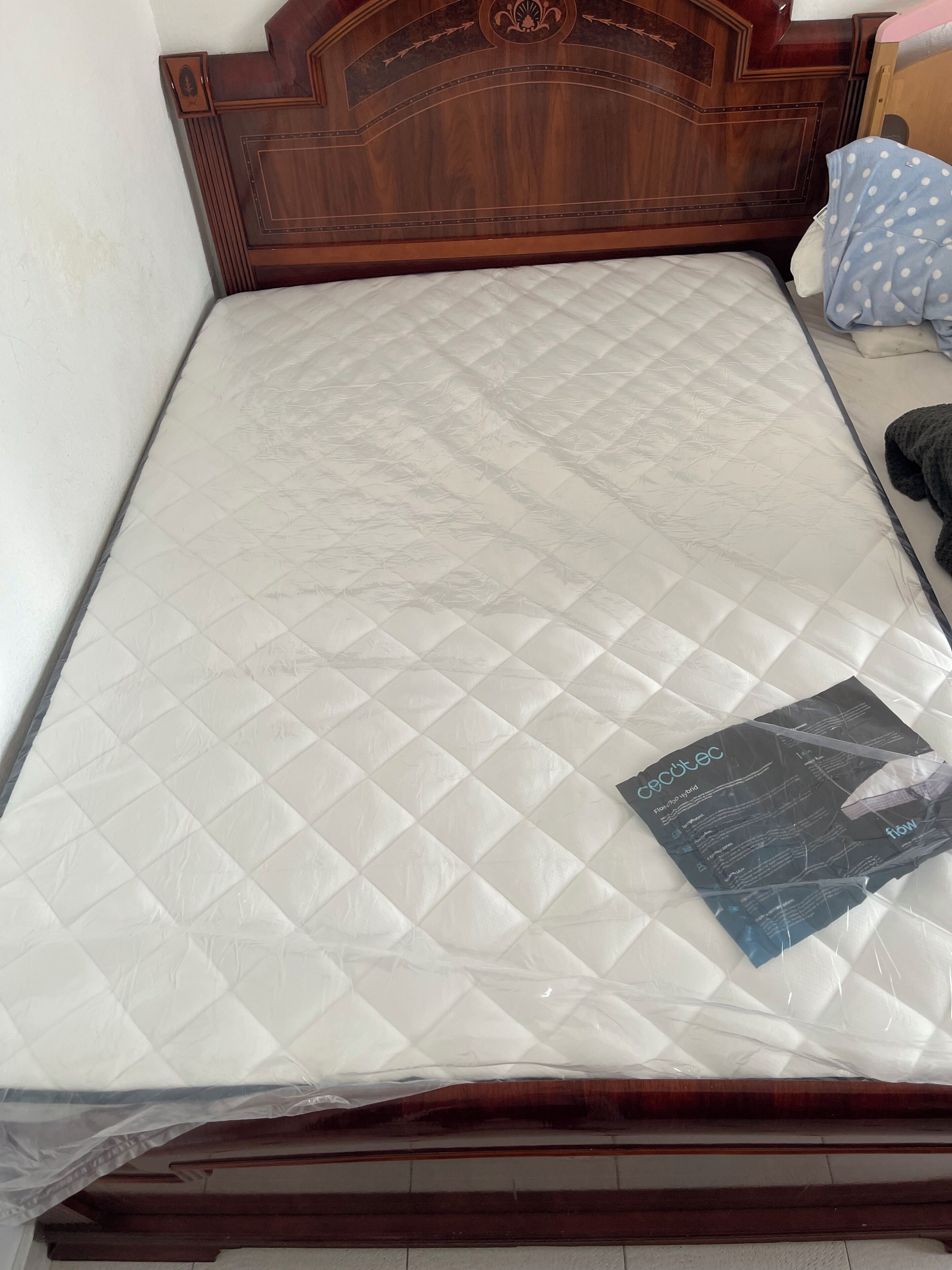 3 bedrooms, bed sheets
