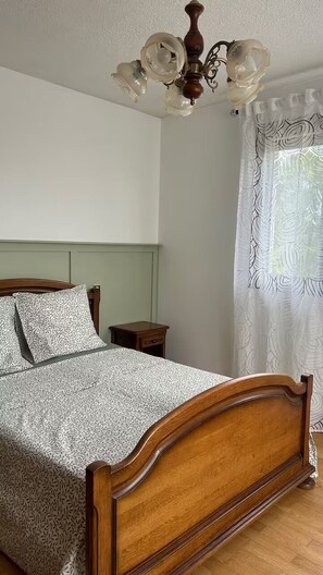 2 habitaciones, tabla de planchar con plancha, wifi y ropa de cama 