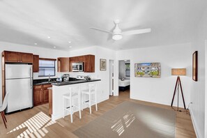 Superior Apartment, 2 Bedrooms, Kitchen, Beachside | Private kitchen - Walnut Beach - By Atlantikos (Hollywood)