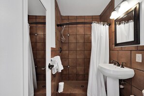 Apartment, 1 King Bed, Kitchen, Beachside | Bathroom - Walnut Beach - By Atlantikos (Hollywood)