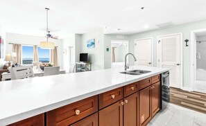 Interior - Condo Near the Beach with Shared Pool & Hot Tub (Destin)