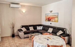 Smart TV - Stunning home in Pavicini (Pavicini)