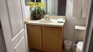 Hair dryer, towels, toilet paper - 130 Napoli Dr, Davenport - Regal Palms Resort (Davenport)
