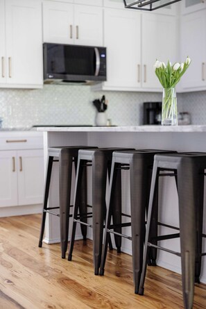 Fridge, microwave, oven, stovetop - Stunning Downtown 3BD-2.5BA Home| Near Forsyth Pk (Savannah)