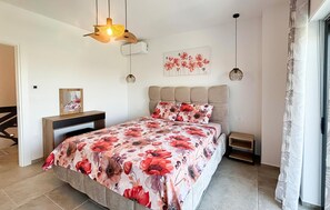 5 bedrooms, iron/ironing board, travel cot, free WiFi - Gorgeous home in Galizana (Galizana)