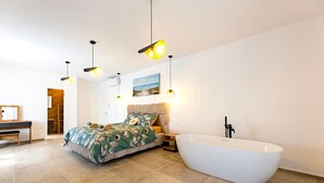 5 bedrooms, iron/ironing board, travel cot, free WiFi - Gorgeous home in Galizana (Galizana)