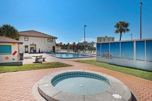 Apartment, 1 King-Bett und Schlafsofa (Horizon South 59-104 -Shambala) | Pool | Außenpool, beheizter Pool