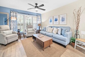 Apartment, 1 King-Bett und Schlafsofa (Horizon South 59-104 -Shambala) | Wohnbereich