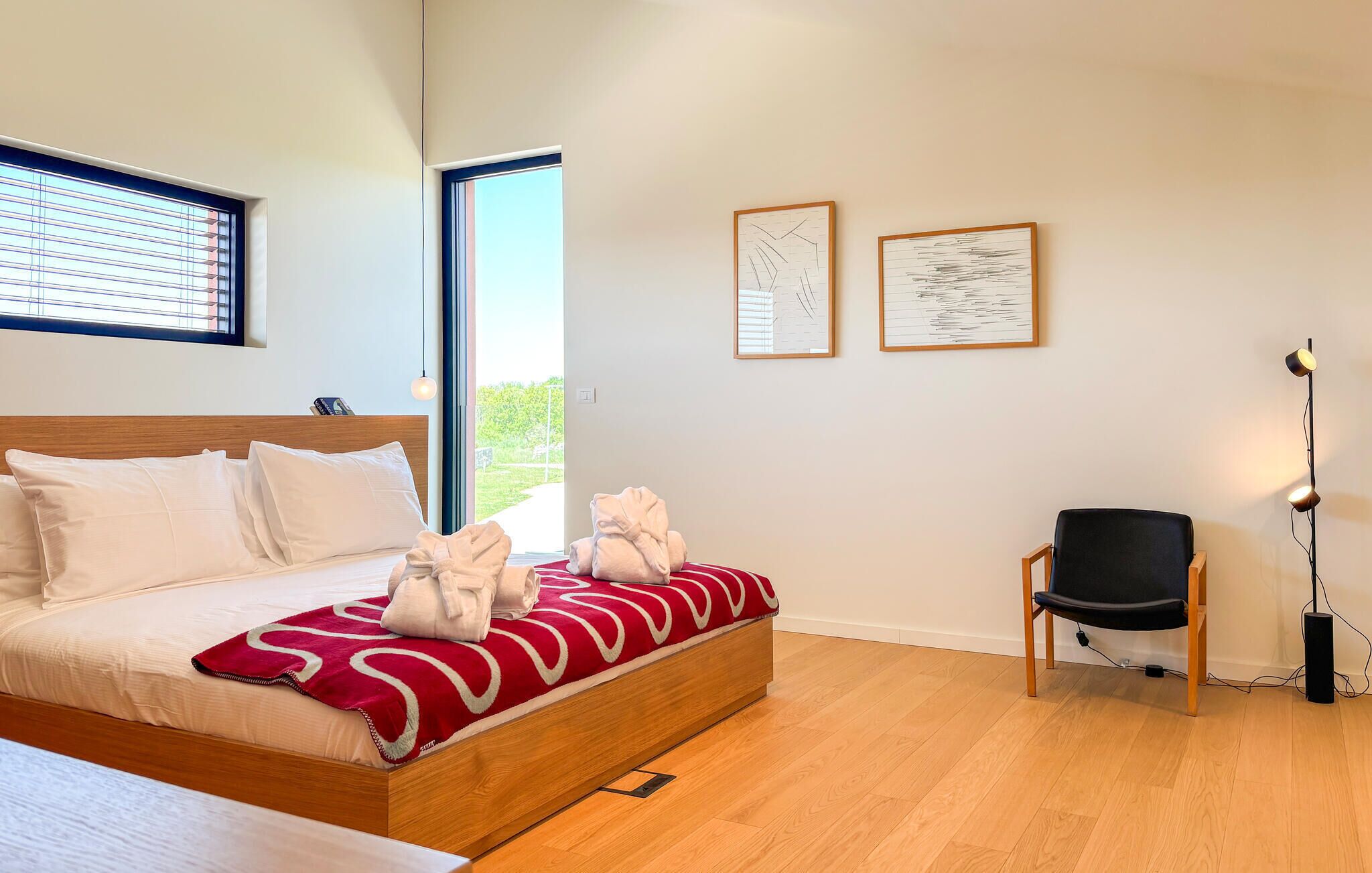 3 bedrooms, iron/ironing board, travel cot, free WiFi