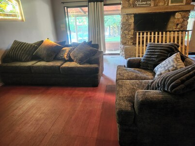 Charming 3-bedroom ranch house with AC in Bakersfield