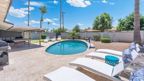 A backyard with a swimming pool, lounge chairs, and a covered patio area. - Minutes from Old Town Scottsdale with pool. Dual Primary BDRS. (Scottsdale)