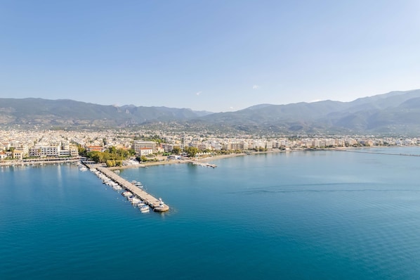 House - Taygetos View - Bright Modern Retreat in Center (Kalamata)