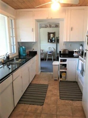 Microwave, oven, stovetop, coffee/tea maker - Lazy Days | Walk to Torch Lake | Pet Friendly (Rapid City)