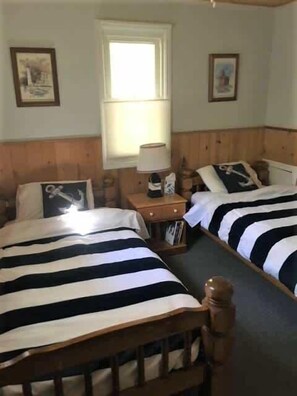 2 bedrooms, WiFi - Lazy Days | Walk to Torch Lake | Pet Friendly (Rapid City)