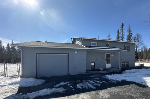 Yale Street Retreat Close to Kenai Fishing