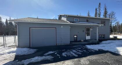 Yale Street Retreat Close to Kenai Fishing