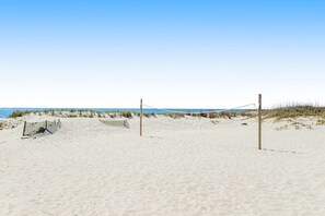 Sun-loungers - Beach Condo w/ Pool, Tennis & Lake Views (Hilton Head Island)