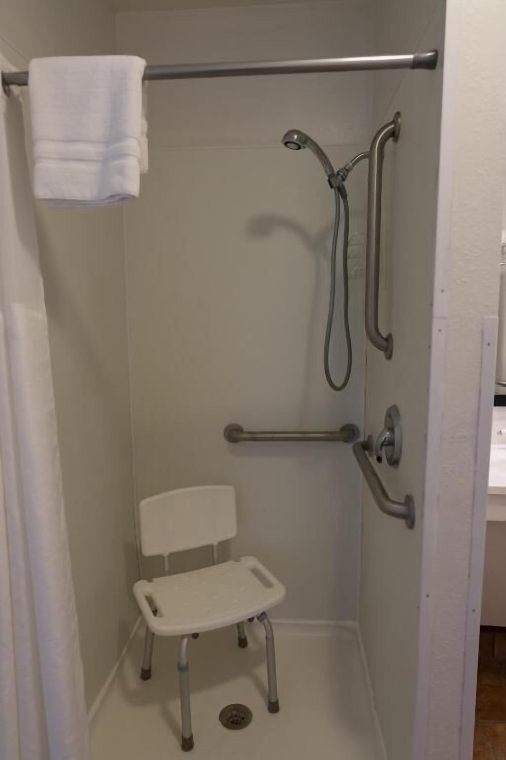 Deluxe Room, Multiple Beds, Transfer Shower | Bathroom