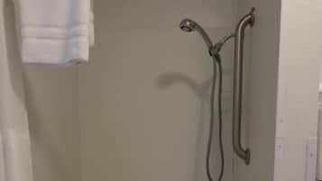 Deluxe Room, Multiple Beds, Transfer Shower | Bathroom