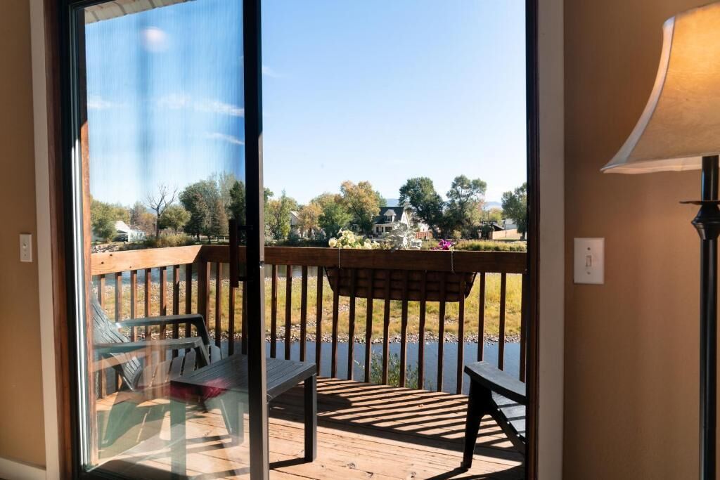 Signature Room, Balcony, River View | Interior