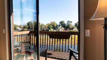 Signature Room, Balcony, River View | Interior