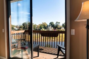 Signature Room, Balcony, River View | Interior - The Riviera Motor Lodge (Saratoga)