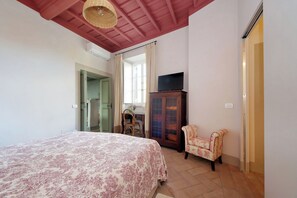 Chambre Deluxe double, vue sur la ville | Espace de travail pour ordinateurs portables, accès au Wi-Fi (inclus)