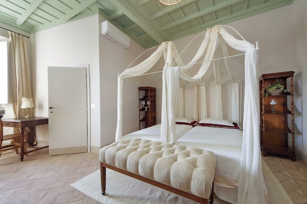 Deluxe Double Room, City View | Laptop workspace, free WiFi