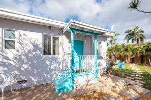 Exterior - Entire Duplex w/ 2 Private 1BR Apartments and Big Yard - 8min to Beach (Hollywood)