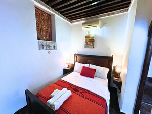 4 bedrooms, iron/ironing board, internet, bed sheets - Riad 4 Suites • Wi-Fi & AC W/Panoramic Medina View (Fès)
