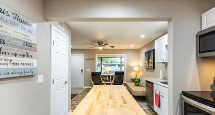 Lakefront Escape~Dock Access~Patio~Lake LBJ